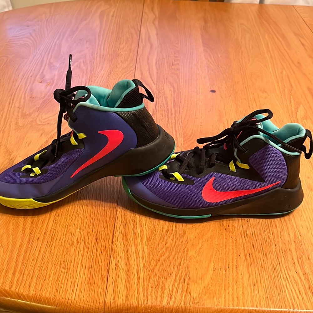 Boys size 3y shoes